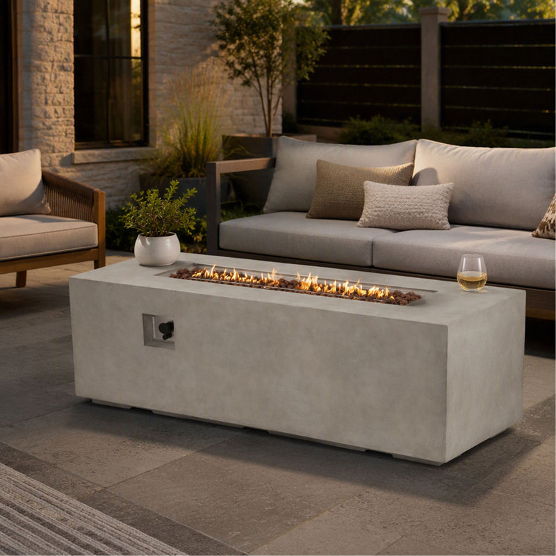 Table de foyer d'extérieur au propane en béton 70 pouces, brûleur à gaz 60 000 BTU, finition gris clair pour patio, terrasse et jardin