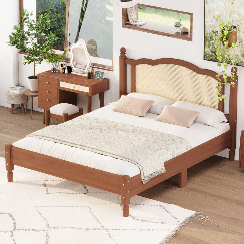 Lit plateforme avec rangement en bois et tête de lit en rotin naturel, design minimaliste, aucun sommier tapissier requis
