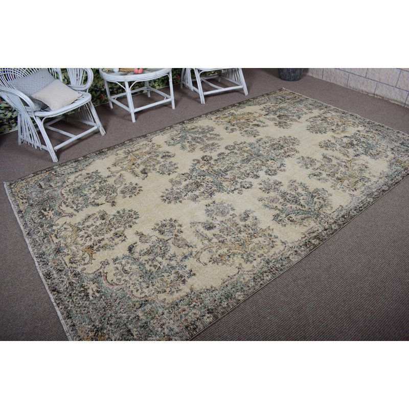 Tapis turc rétro avec un design traditionnel et un motif floral en beige et vert