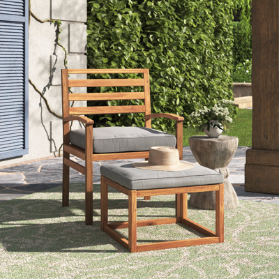 Chaise de patio avec coussins et repose-pieds