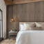 Panneau mural insonorisant acoustique à lattes en bois cannelé 120 po x 9,5 po SereniSlats-124325783