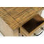 Table de bout en bois massif avec rangement Hultquist et prises intégrées
