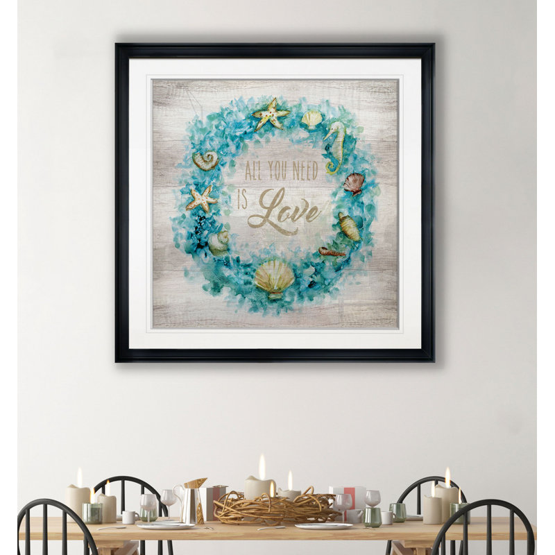 «Love Beach Wreath», reproduction d'impression, H 26,5 po x l 26,5 po x P 1,5 po, Encadré dans du plastique noir