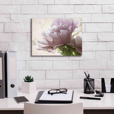«Translucent Peony I» par Debra Van Swearingen, art mural sur toile