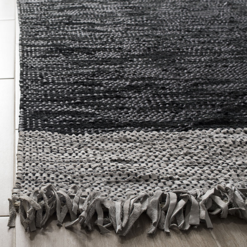Tapis en cuir tissé à la main Stadler de couleur unie en gris clair / noir, Tapis de couloir 2 pi 3 po x 6 pi