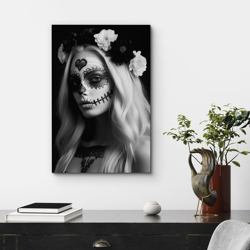 A Skull Face and Flowers Horror, Toile tendue, H 18 po x l 12 po