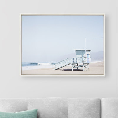 «Pale Blue Life Guard Tower» par Caroline Mint, reproduction d'art sur toile encadrée