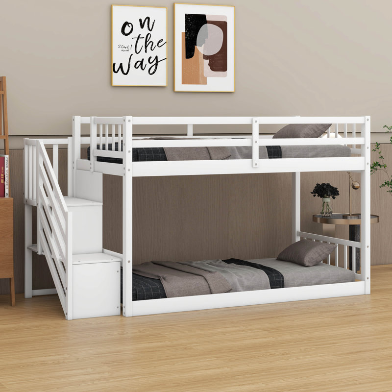 Lit superposé bas simple en bois avec escalier de rangement et garde-corps pleine longueur, Blanc