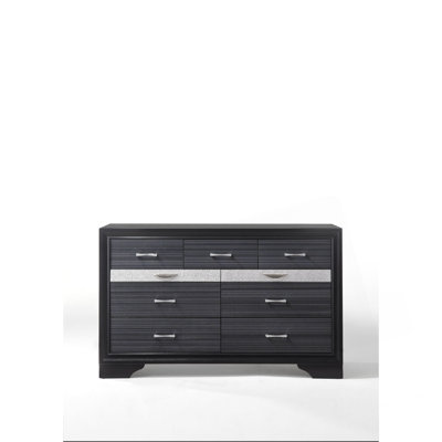 Commode élégante et fonctionnelle pour le rangement de la chambre à coucher organisée