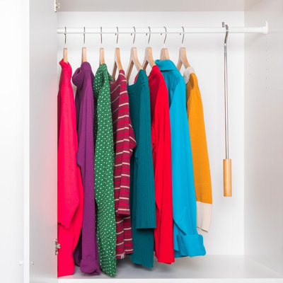 Closet Springboro With Hook And Wooden Handle. Adjustable 2.75 To 5 Feet
