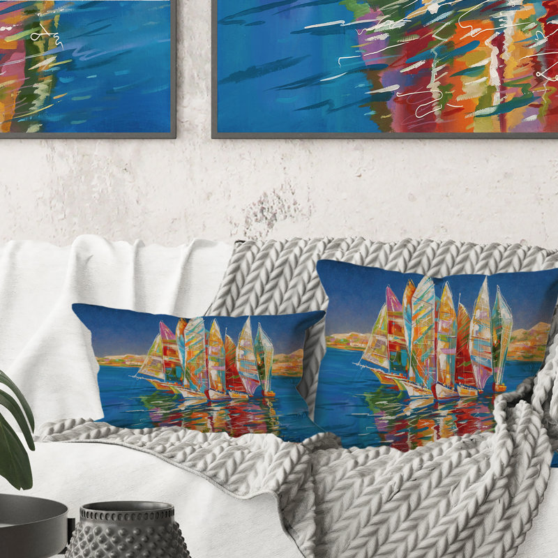 Coussin décoratif coloré avec voilier sur fond bleu, 18 po x 18 po