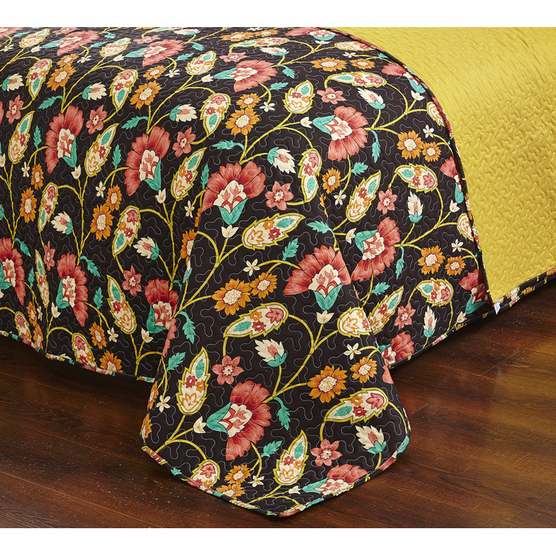 Farmhouse / Country Floral Quilt, Full Quilt + 2 Standard Pillowcases