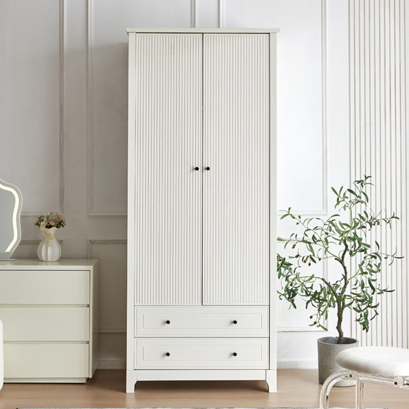 Petite armoire de style crème française