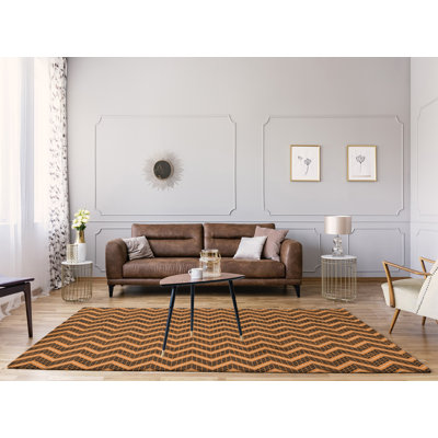 Tapis jaune/noir à chevrons à main inversé