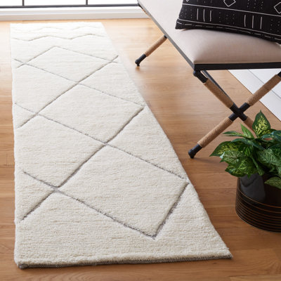 Henrie Geometric Handwoven Area Rug in Ivory/Gray