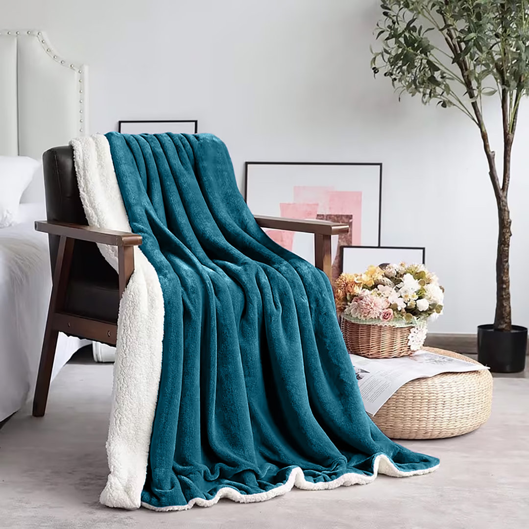 Super Soft Sherpa Fleece Blanket – Reversible Cozy Throw, 240 GSM