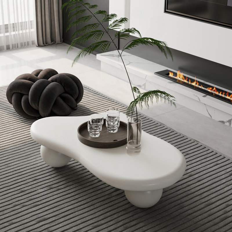 Table basse en forme de nuage avec 3 pieds sphériques blanc crème, H 11,7 po x l 40 po x P 26,8 po, Blanc, crème
