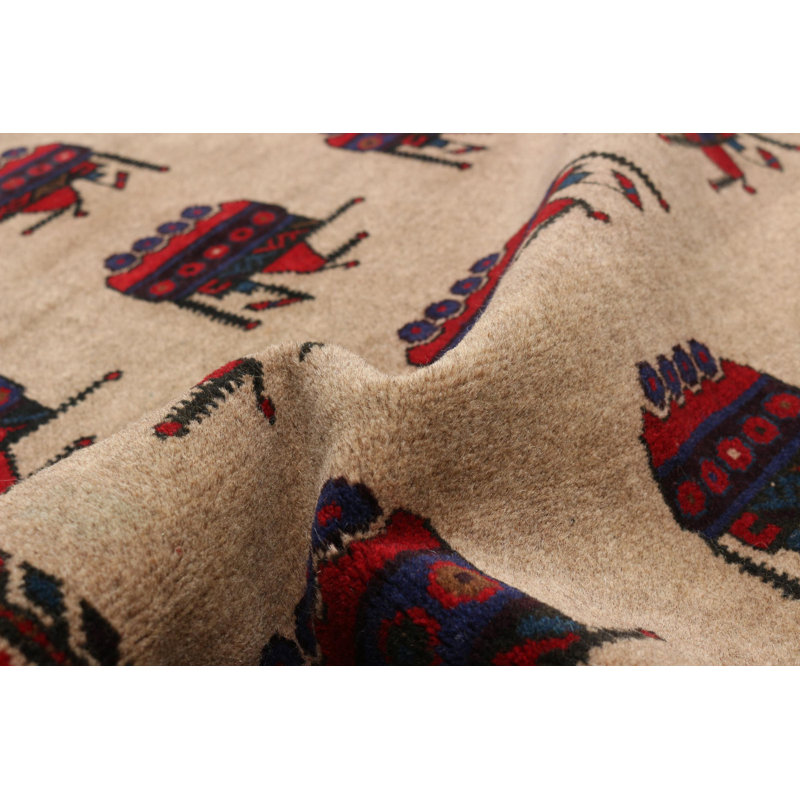 Tapis beige Rare War 2 pi 11 po x 4 pi 7 po