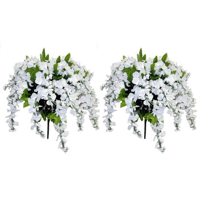 Fleurs et tiges de glycine