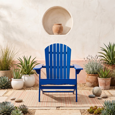 Chaise en bois avec dossier et accoudoirs