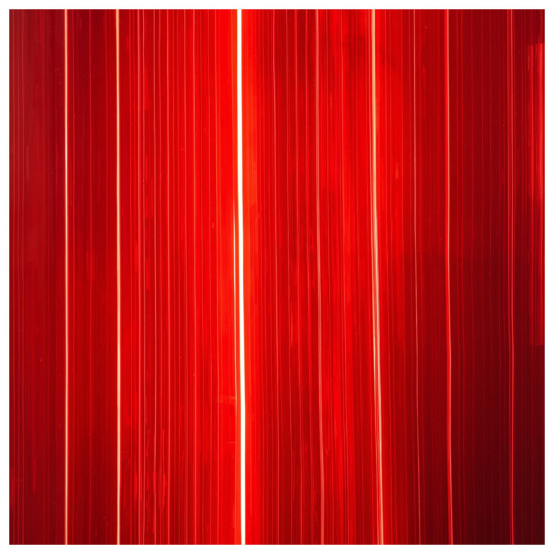 Tapis de bain rouge à lignes verticales, L 34 po x L 21 po