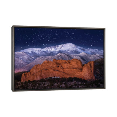 «Starry Night Sky Over Pikes Peak And Garden Of The Gods In Colorado», reproduction d'art mural - toile encadrée