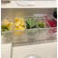 Plateau de service transparent à 5 compartiments pour condiments avec couvercle à charnière et ustensiles de service pour buffets et traiteurs.