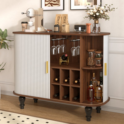 Buffet avec porte-bouteilles et porte-verres
