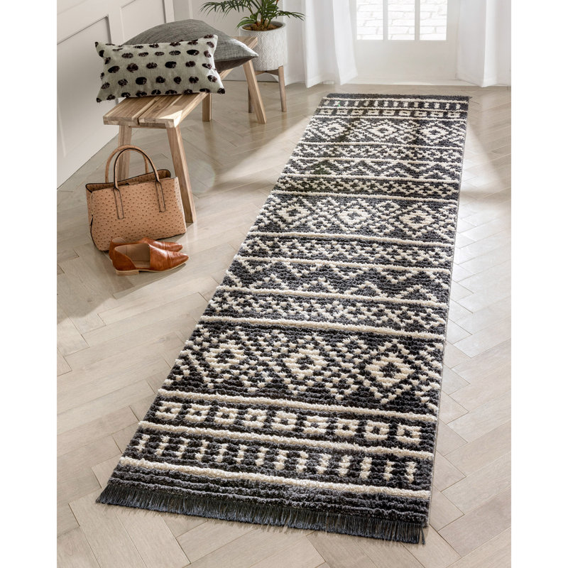 Tapis noir / blanc Marzana Tribal, Tapis de couloir 2 pi 7 po x 9 pi 10 po