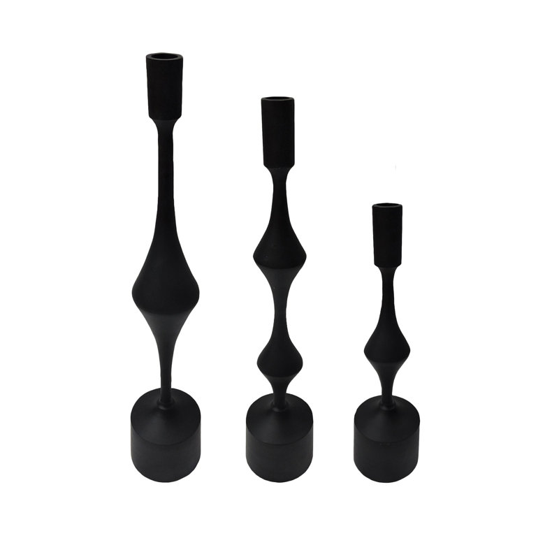 Bougeoirs en métal noir