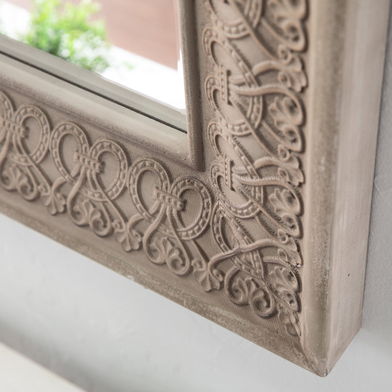 Miroir décoratif - Transformez votre espace avec charme. Le centre biseauté rehausse l'attrait visuel. Cadre traditionnel. Convient à toutes les pièces. Ton de bois naturel. . 30,92 po de profondeur x 2,52 po de largeur. 22,09 lb