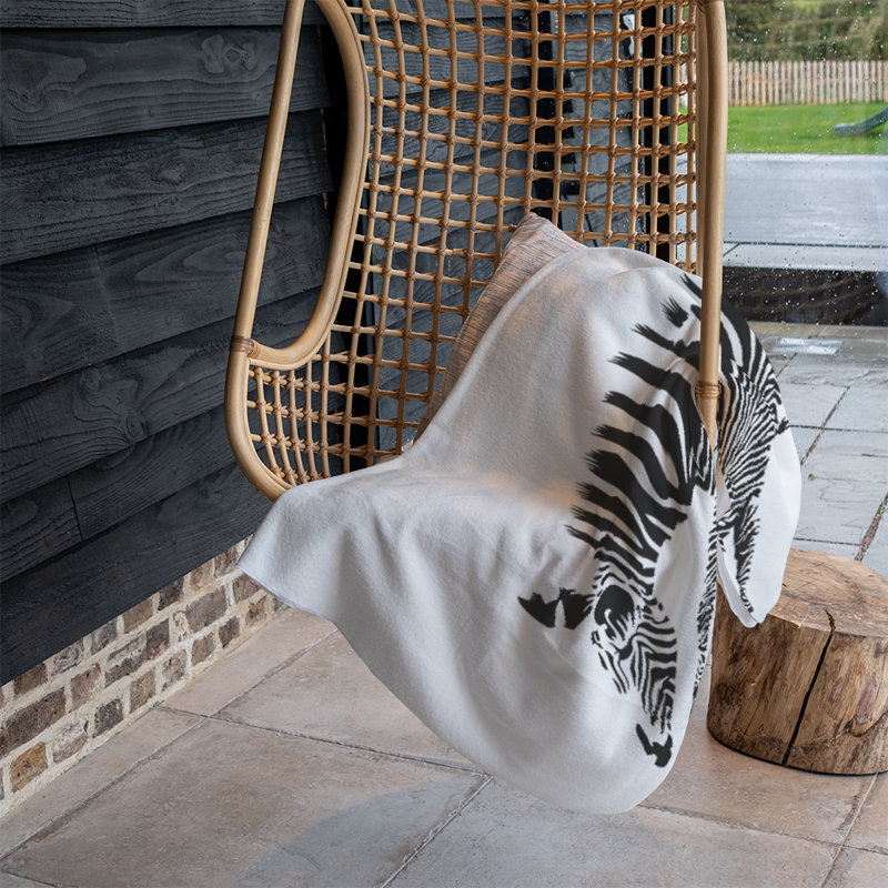 Rubino Throw Blanket
