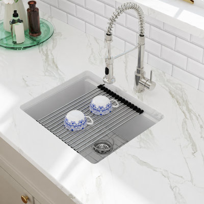 Évier de cuisine encastré en quartz 21 po x l 18 po avec comptoir en granite blanc avec grille d'évier, crépine, planche à découper et support à roulettes