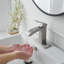 Robinet de salle de bain à un trou à poignée haute et robinet à vasque simple avec drain escamotable sans trop-plein -110222563