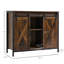 Buffet industriel Carpio avec portes de grange coulissantes, tablettes réglables et amplement de rangement pour les espaces de vie modernes