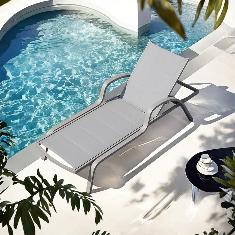 Chaise longue d'extérieur pliante en aluminium