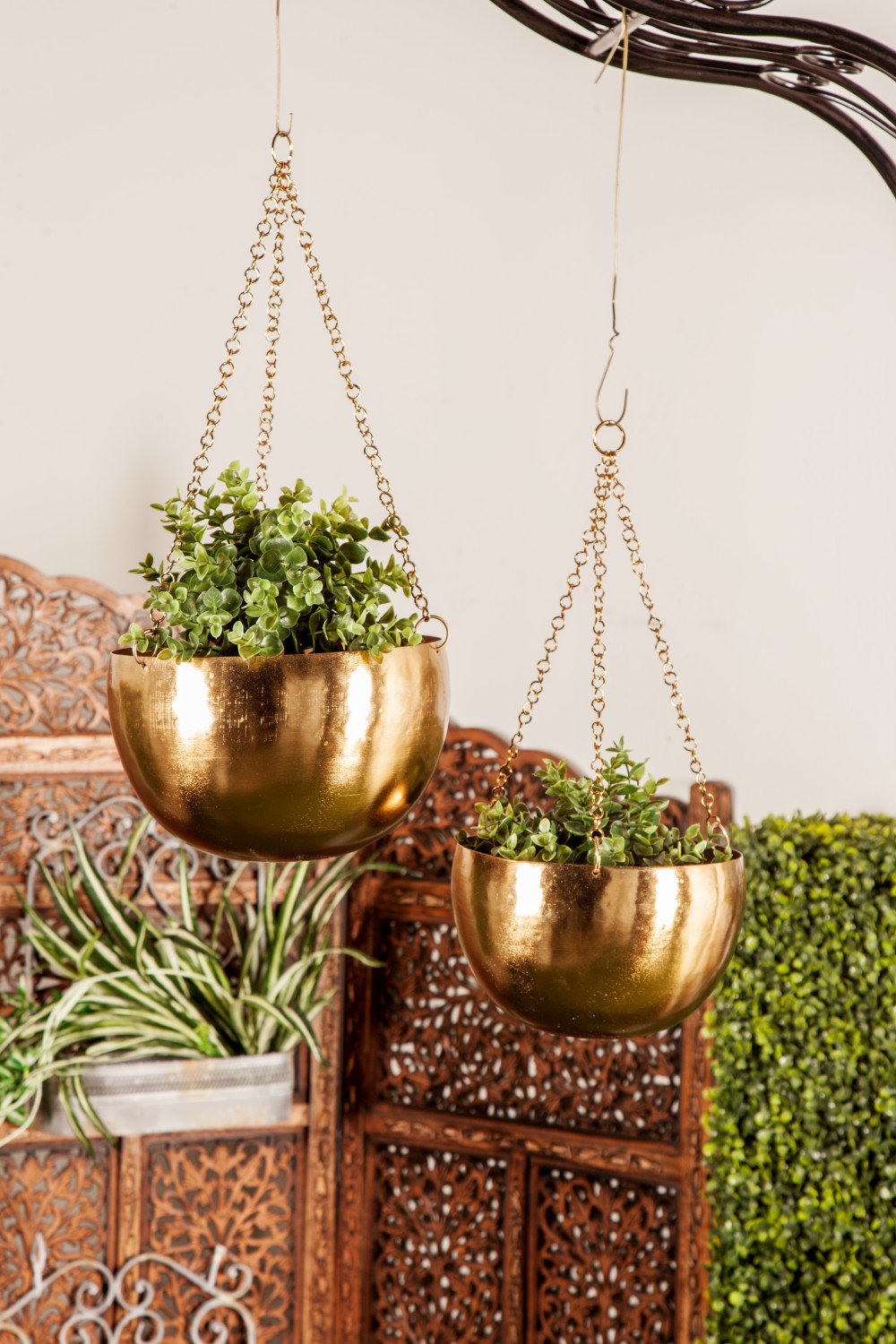 Metal Indoor Outdoor Hanging Dome Indoor Outdoor Wall Planter with Chain, Gold