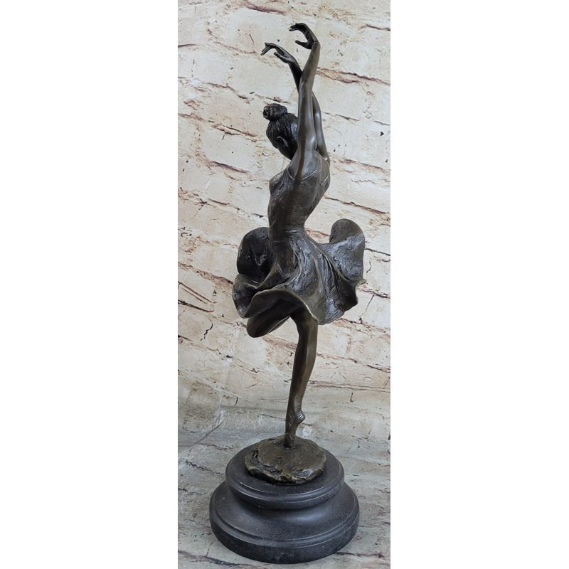 Sculpture de danseuse britannique Britanny