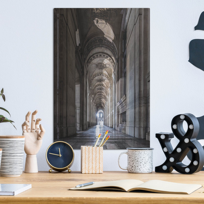«Paris - Louvre Corridor» par AKG, H 16 po x l 12 po