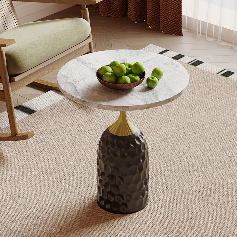 Table d'appoint Bridgeview - Table d'appoint ronde avec plateau en faux marbre et base piédestal en métal