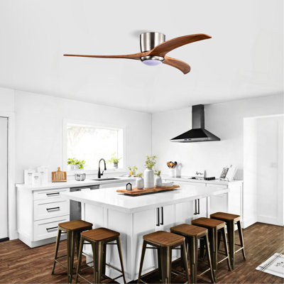 Ventilateur de plafond encastré de 52 po, ventilateur de plafond à 3 pales en bois massif avec lumières à télécommande, moteur CC silencieux, ventilateur de plafond réversible à 6 vitesses pour le salon, la chambre à coucher, le bureau et l'intérieur.