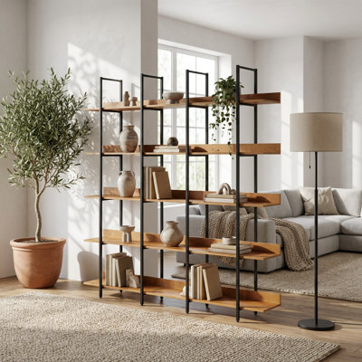 Bibliothèque à cinq niveaux de style industriel avec structure en métal et tablettes en bois pour la maison et le bureau