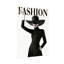 Mannequin en robe noire et chapeau