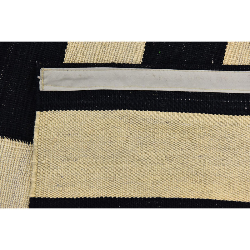 Tapis noir Ivey