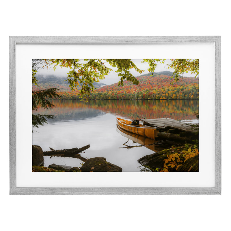 Calm Foliage & Boat Dock, reproduction encadrée sous verre, design par Jonathan Zaha, H 17 po x l 23 po, Cadre de ferme gris