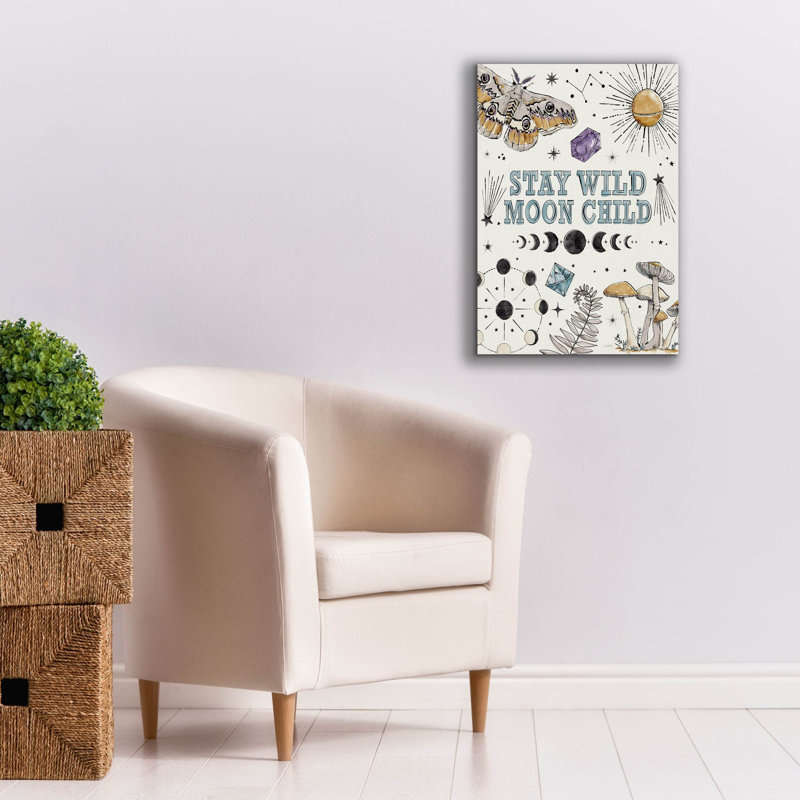 «Mystic Moon 9 Vertical» par Anne Tavoletti, art mural sur toile, H 26 po x l 18 po x P 0,75 po