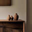 Table d'appoint en bois massif.