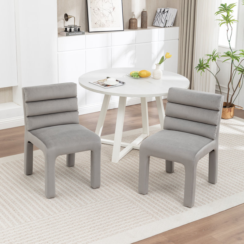 Chaise d'appoint rembourrée en velours Cowger, Gris