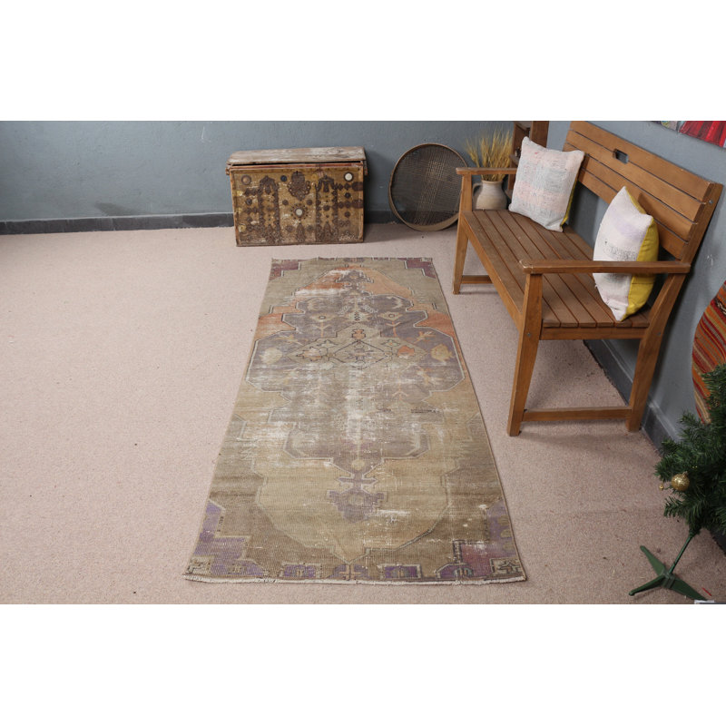 Le tapis turc traditionnel fabriqué à la main dans des tons doux est une pièce décorative unique pour votre espace de vie