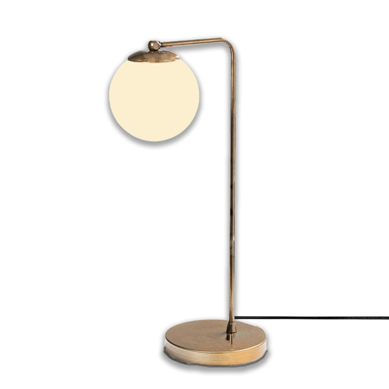 Lampe de table en métal